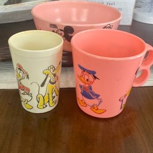Assorted vintage Disney toddler cups and bowl.  Bowl is badly cracked